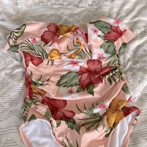 Ruffle top Kona sol one piece